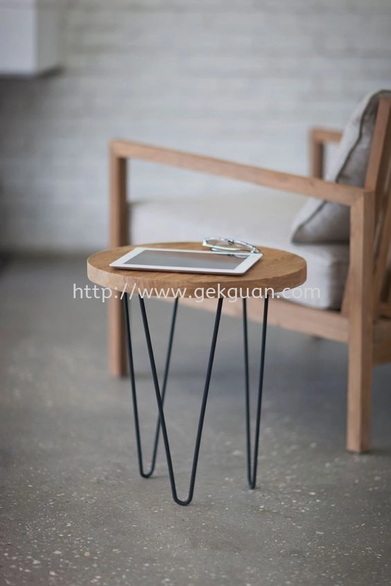 TAB 022 - RATTAN TABLE