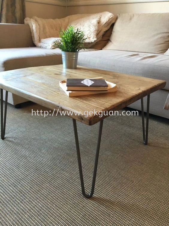 TAB 021 - RATTAN TABLE