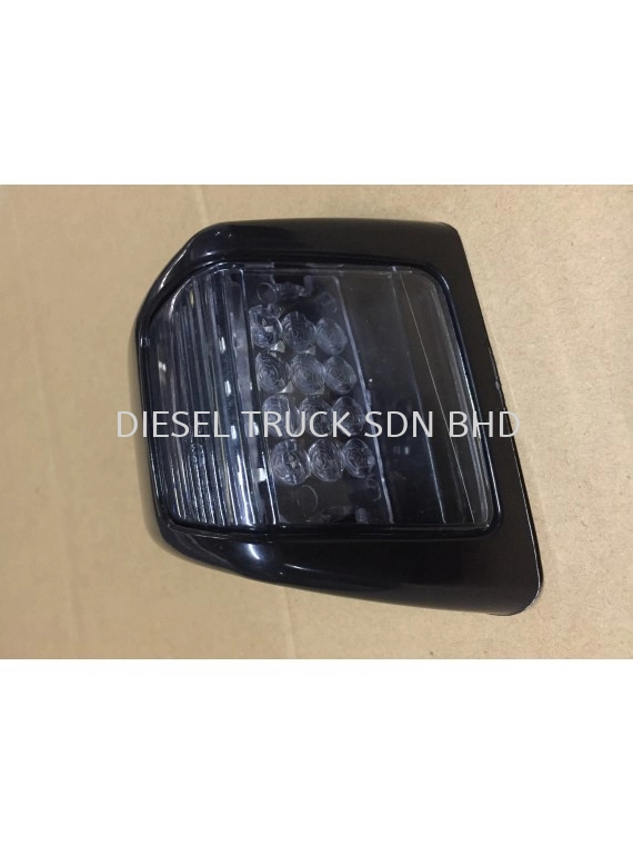 VOLVO TURN SIGNAL, CORNER LAMP RH 82114500