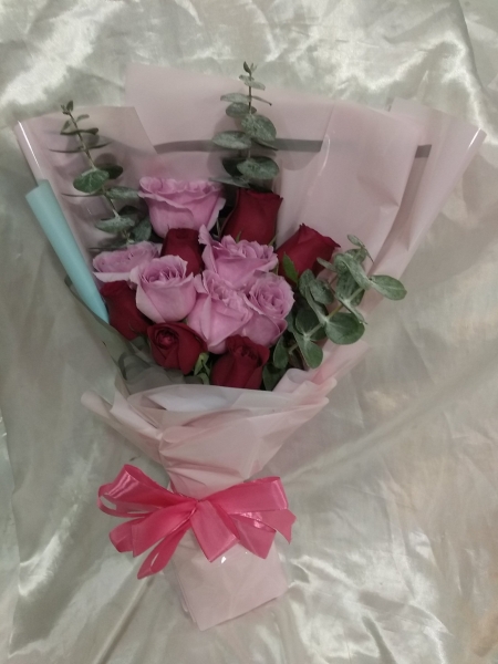 Roses Hand Bouquet (HB-979) Tiny Bouquet Hand Bouquet Kuala Lumpur (KL), Selangor, Malaysia Supplier, Suppliers, Supply, Supplies | Shirley Florist