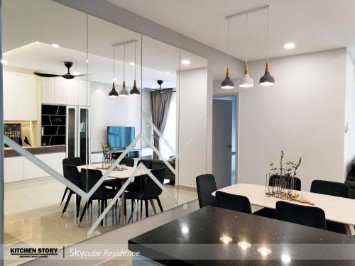 Mirror Wall Panelling in Dining Room