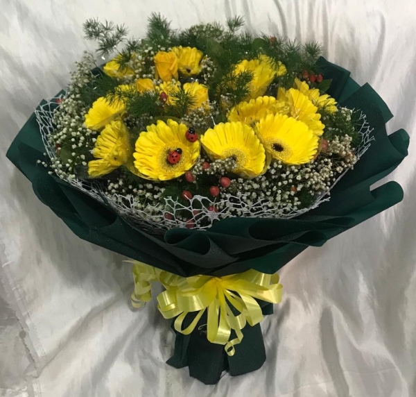 Gerberas/Daisy (HB-1011) Daisy / Gerbera Hand Bouquet Kuala Lumpur (KL), Selangor, Malaysia Supplier, Suppliers, Supply, Supplies | Shirley Florist