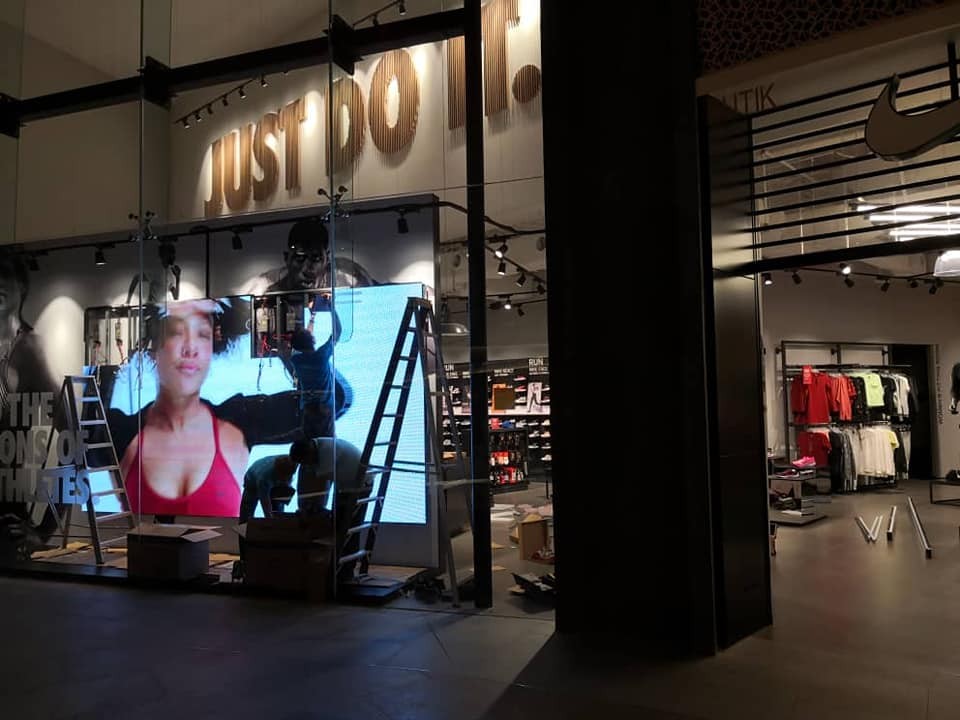 mid valley nike shop