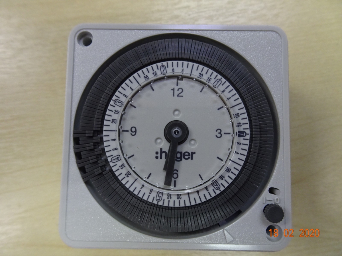 HAGER TIMER SWITCH 7 DAYS (196/230/253V) 72 X 72 EH771 Hager Electrical  Subang Jaya,