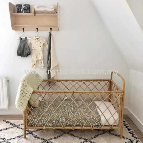 RATTAN BABY COT VALENCIA