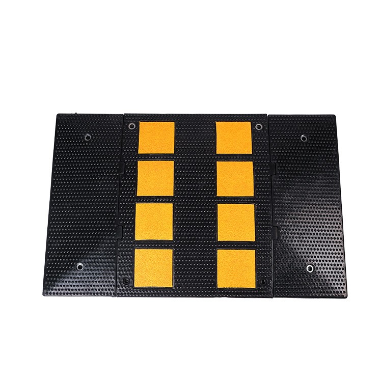 SC-SH22 110x110mm Cushion Rubber Road Humps For Plastic Speed Bump With Good Quality Roadway Safety