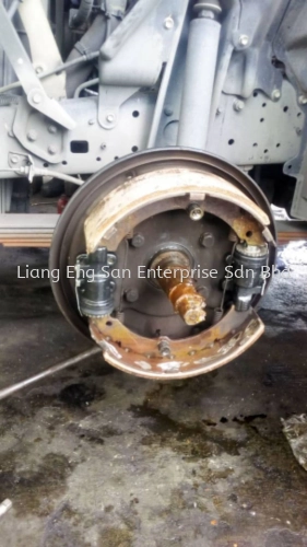 TOYOTA BRAKE LINING AND PUMPS 