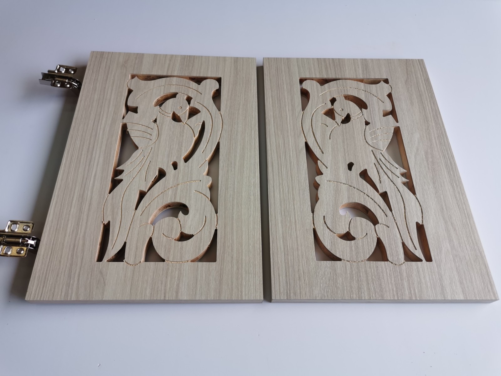 ENGRAVE CABINET DOOR