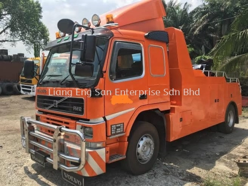 TOWING LORRY BRAKEDOWN