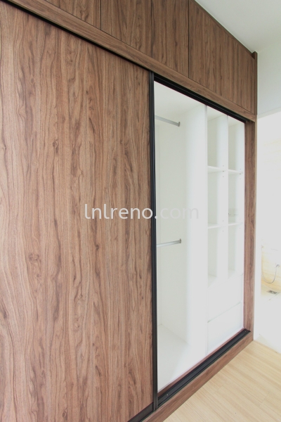 Customize built in wardrobe in PJ Selangor Malaysia #plywood #melamine  #veneer #spray paint #laminate #customize #sliding door #anti jump #glass door #swing door #built in #nyatoh #oak #aluminium door #carcass Wardrobe Design Petaling Jaya (PJ), Selangor, Kuala Lumpur (KL), Malaysia. Design, Renovation, Decoration | LNL Reno Enterprise