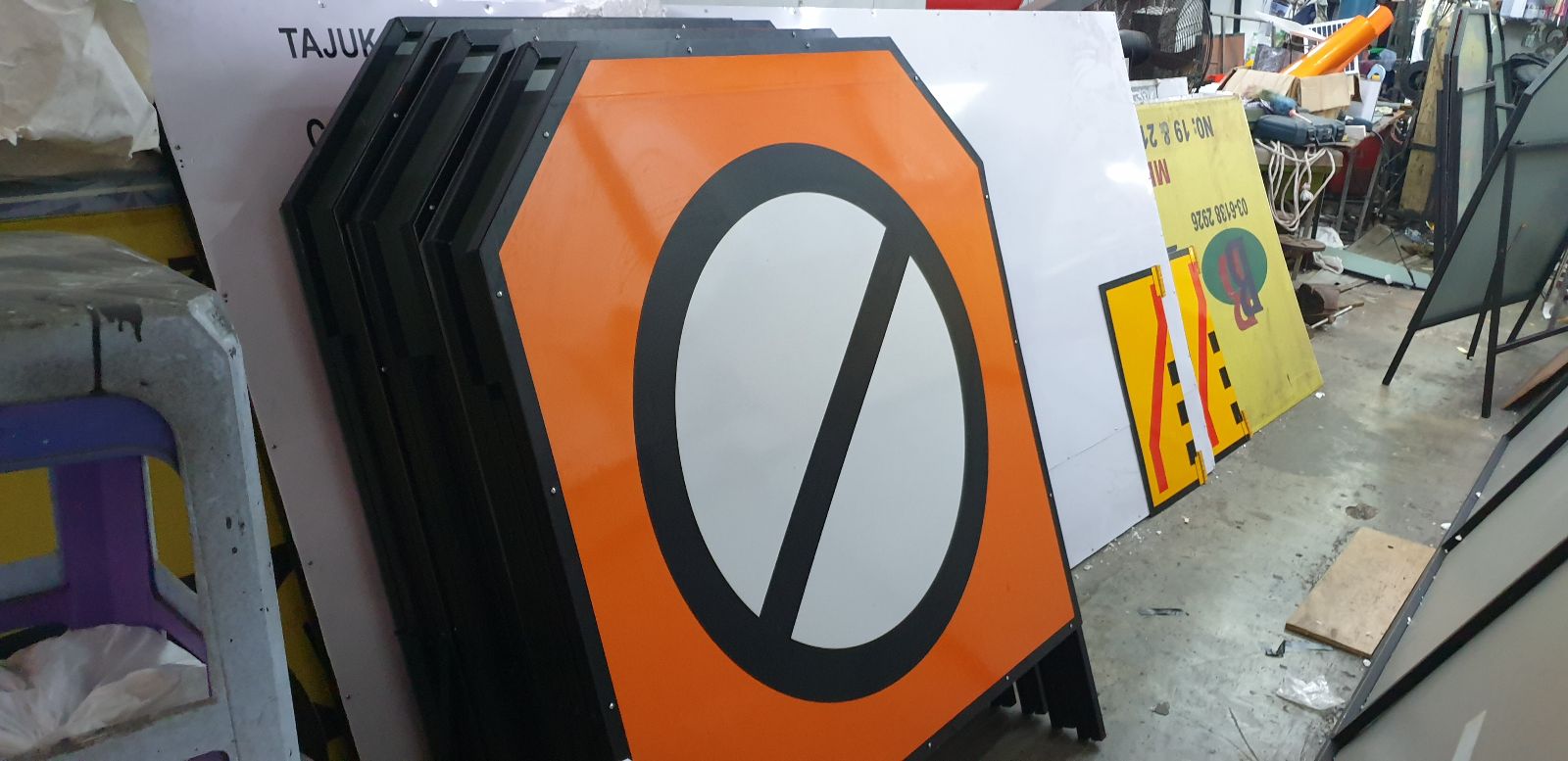 temp road sign