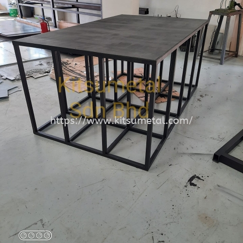 Table with Rack