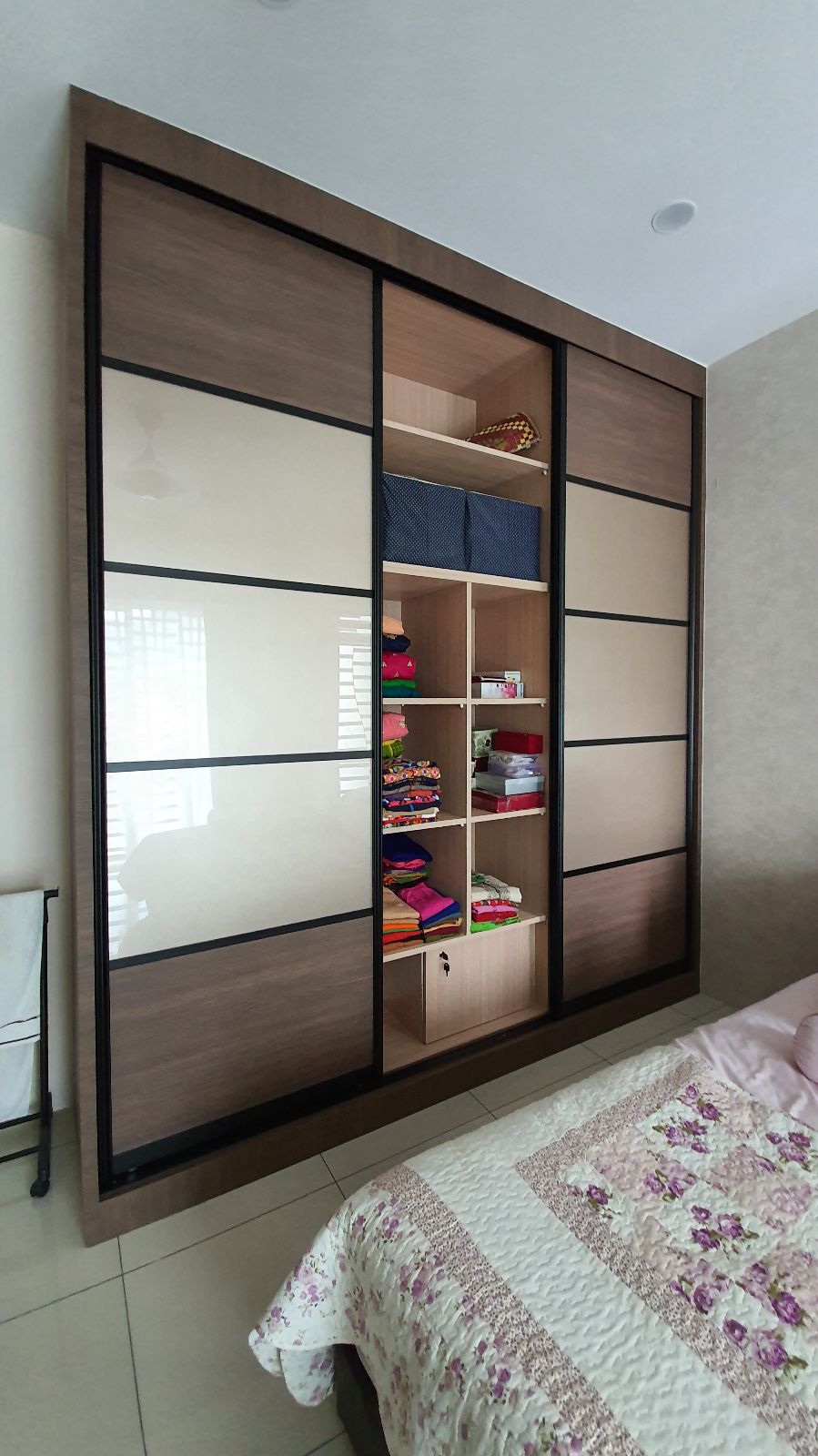 Customize Wardrobe Design by Sweet Home