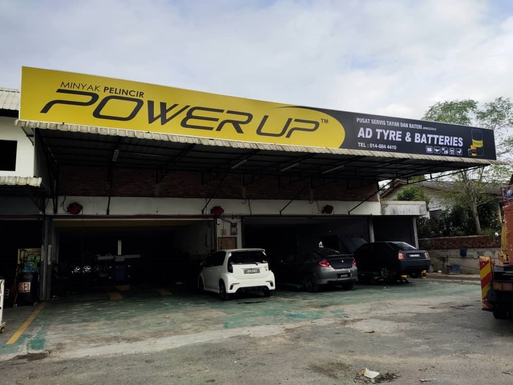 AD TYRE & BATTERIES Lightbox Signboard