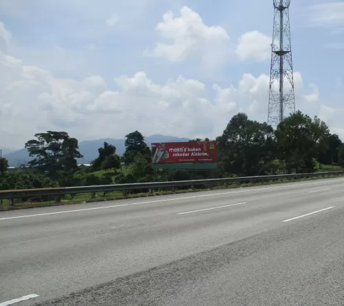 Di KM 439.0 (SB) Lebuhraya Utara Selatan, Berhadapan R & R Rawang - Selangor
