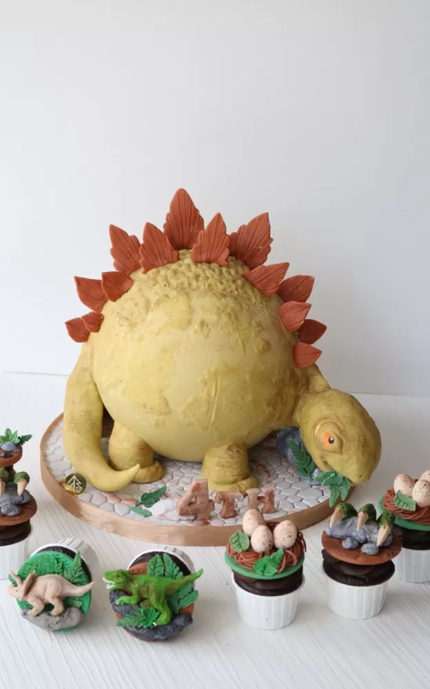 Dinosaur Chocolate Pinata and Cupcake