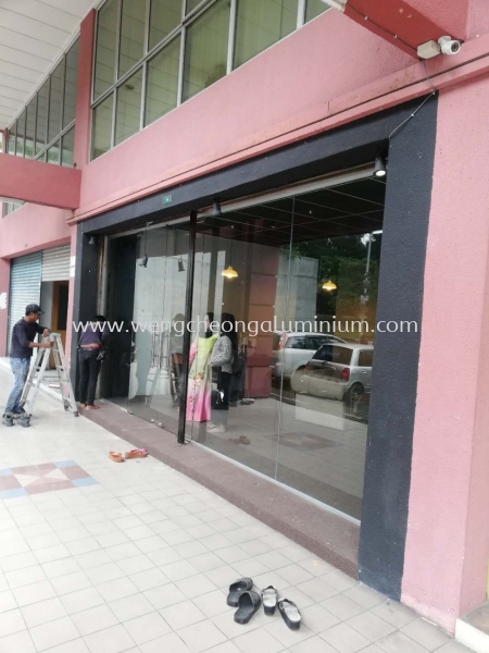  Frameless Temp Swing Door Selangor, Malaysia, Kuala Lumpur (KL), Sungai Buloh Supplier, Suppliers, Supply, Supplies | Weng Cheong Glass Trading Sdn Bhd