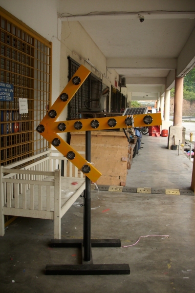 SOLAR TEMPORARY ARROW CW H STAND SOLAR POWERED SAFETY PRODUCT Selangor, Malaysia, Kuala Lumpur (KL), Rawang Supplier, Suppliers, Supply, Supplies | SIGNATURE BUILDING MATERIAL SDN BHD