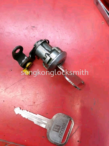 repair car lock ( Isuzu lori ) Repair Car Lock Selangor, Malaysia, Kuala Lumpur (KL), Puchong Supplier, Suppliers, Supply, Supplies | Seng Kong Locksmith Enterprise