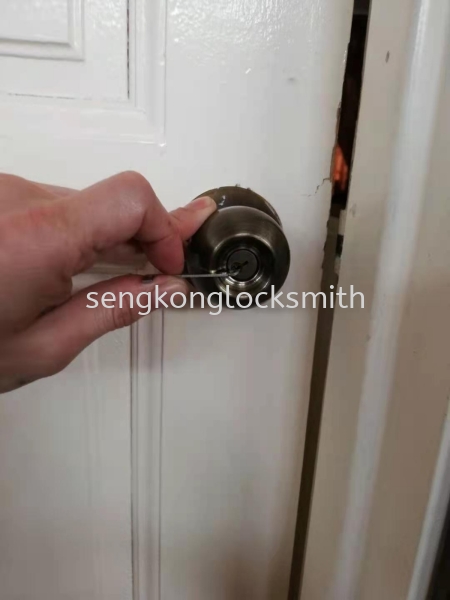 Door lock ( unlock service ) Emergency unlock service Selangor, Malaysia, Kuala Lumpur (KL), Puchong Supplier, Suppliers, Supply, Supplies | Seng Kong Locksmith Enterprise