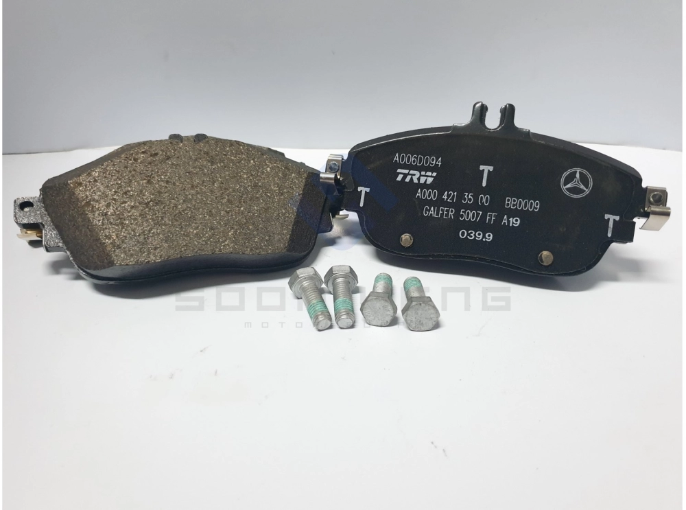 Mercedes-Benz W176 A180/ 200/ 250/ AMG A45, W246 B180/ 200, C117 CLA180/ 200/ 250/ AMG45 & X156 GLA180/ 200/ 250 - Front Brake Pad Set (Original MB) 