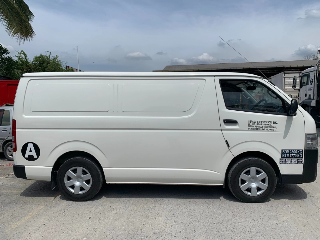 TOYOTA HIACE