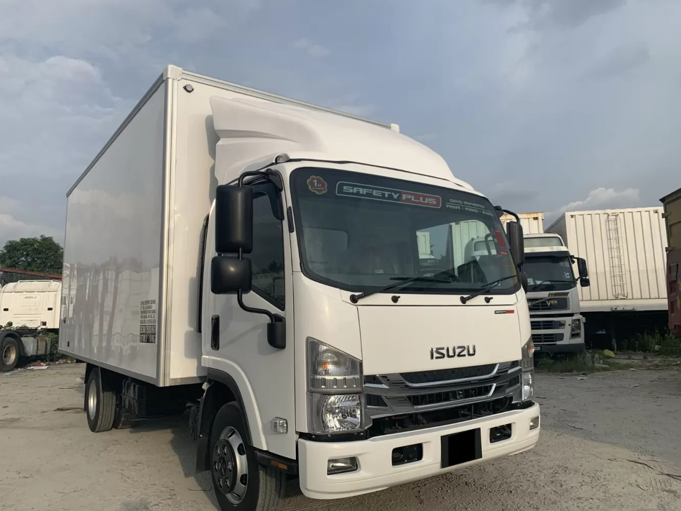 ISUZU NPR66UPH