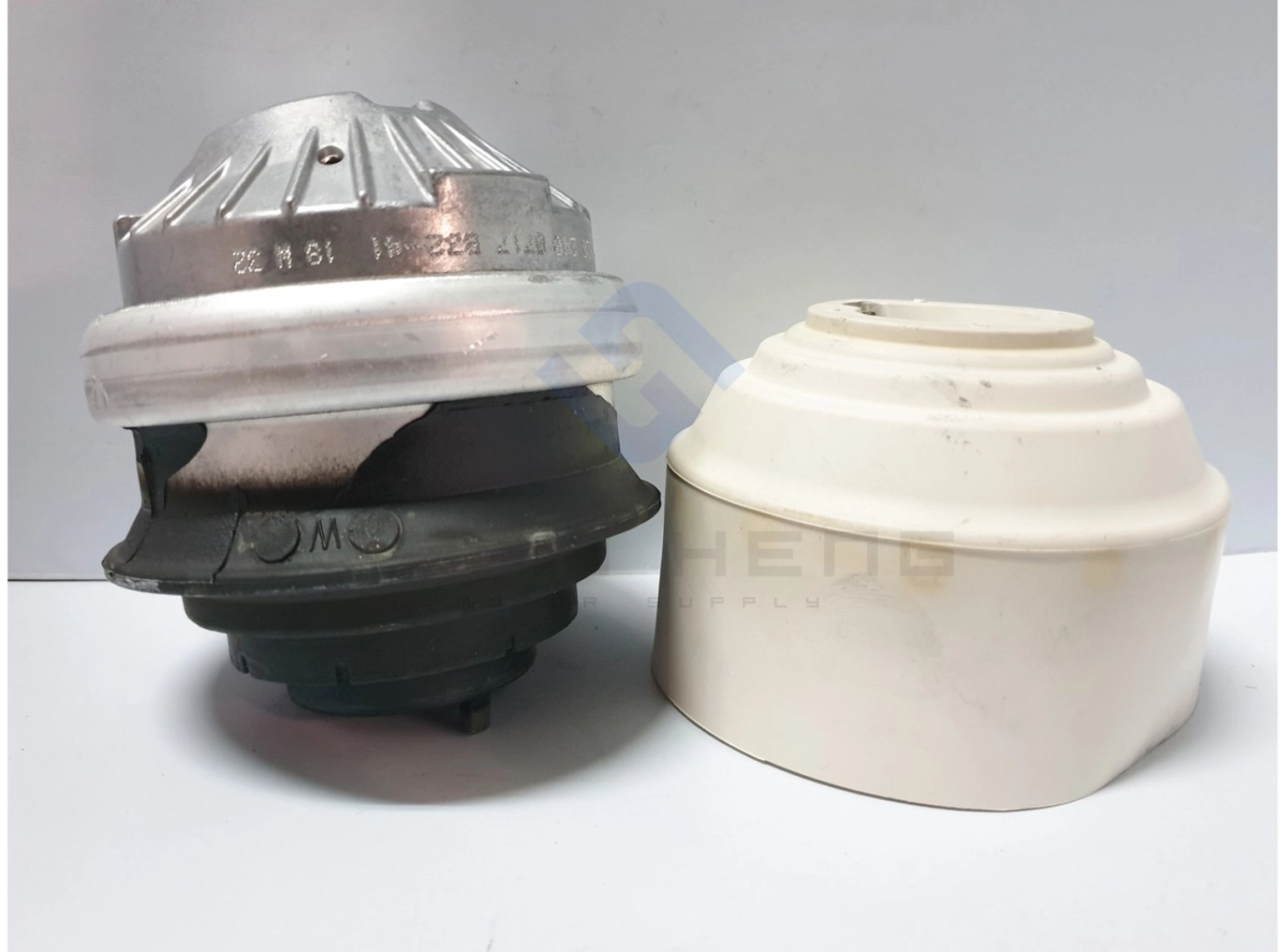 Mercedes-Benz W220 S280/ 320/ 350 and W221 S280/ 300/ 350/ 400 Hybrid - Engine Mounting (MEYLE) 