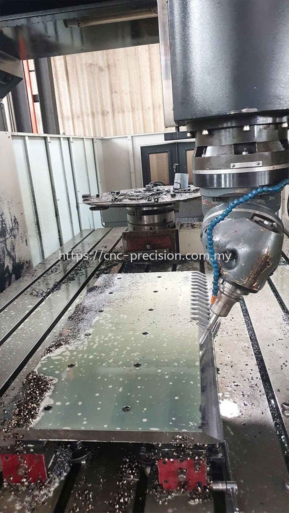 Plate Cutting by Milling Universal Angle Head