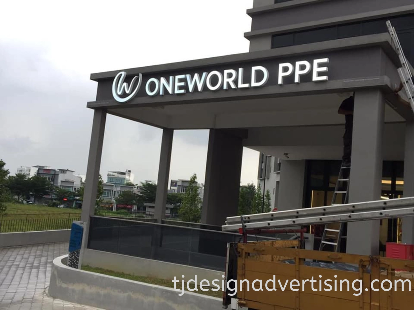 Box-Up 3D Signage - ONE WORLD PPE