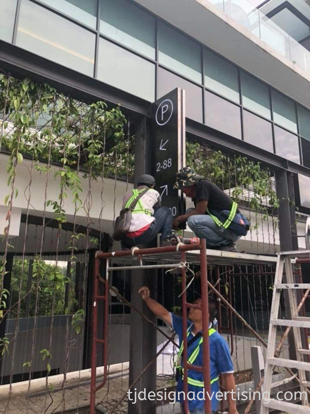 WAYFINDING / CAR PARK SIGNAGE