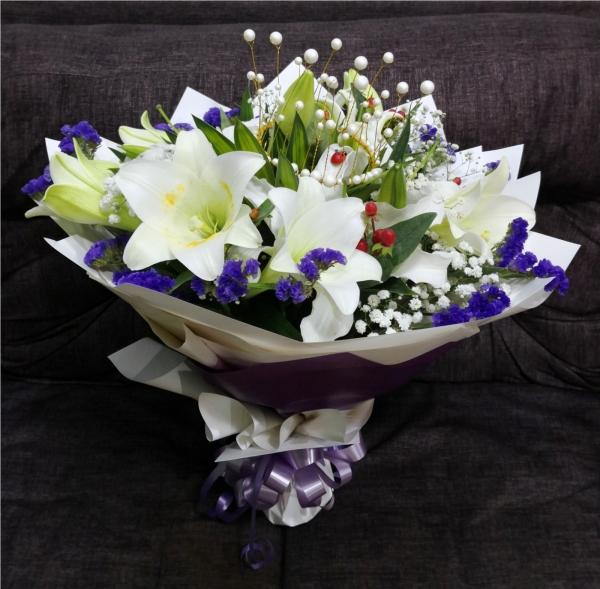 Queen Lily Bouquet HB1090 floristkl Lily Hand Bouquet Kuala Lumpur (KL), Selangor, Malaysia Supplier, Suppliers, Supply, Supplies | Shirley Florist