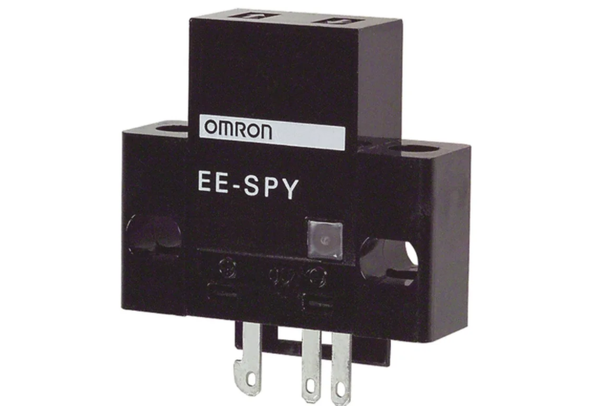 omron ee-spy31 / 41 accurately detects objects placed in front of shiny background.