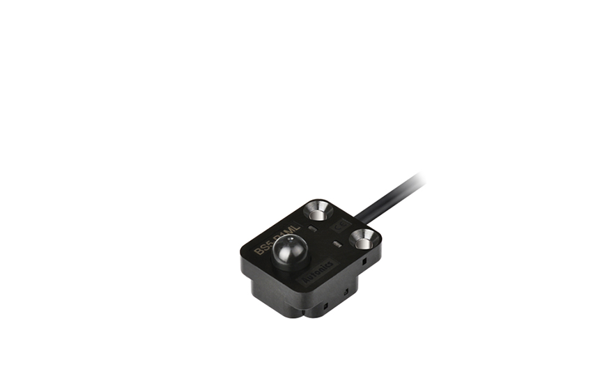 omron ee-sa701 / 801 using a pushbutton enables accurately detecting difficult-to-detect objects.