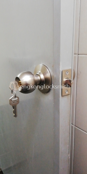 change door lock Our Door Service Selangor, Malaysia, Kuala Lumpur (KL), Puchong Supplier, Suppliers, Supply, Supplies | Seng Kong Locksmith Enterprise