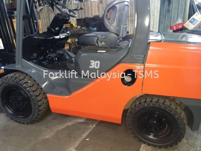 3.0 ton Diesel Toyota Forklift - N2