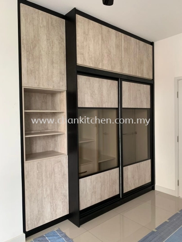 SLIDING DOOR WARDROBE 