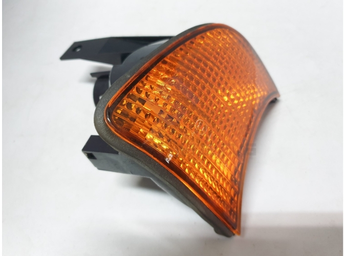 BMW E34 - Front Right Side Turn Signal Lamp ~ Amber (ULO)