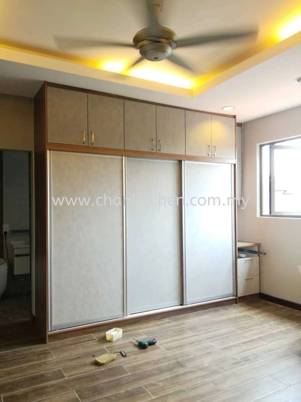 SLIDING DOOR WARDROBE 