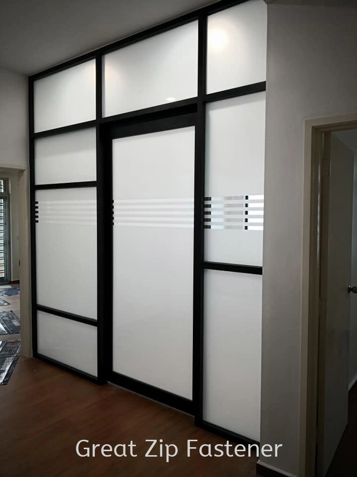 Aluminum Panel With Door Design