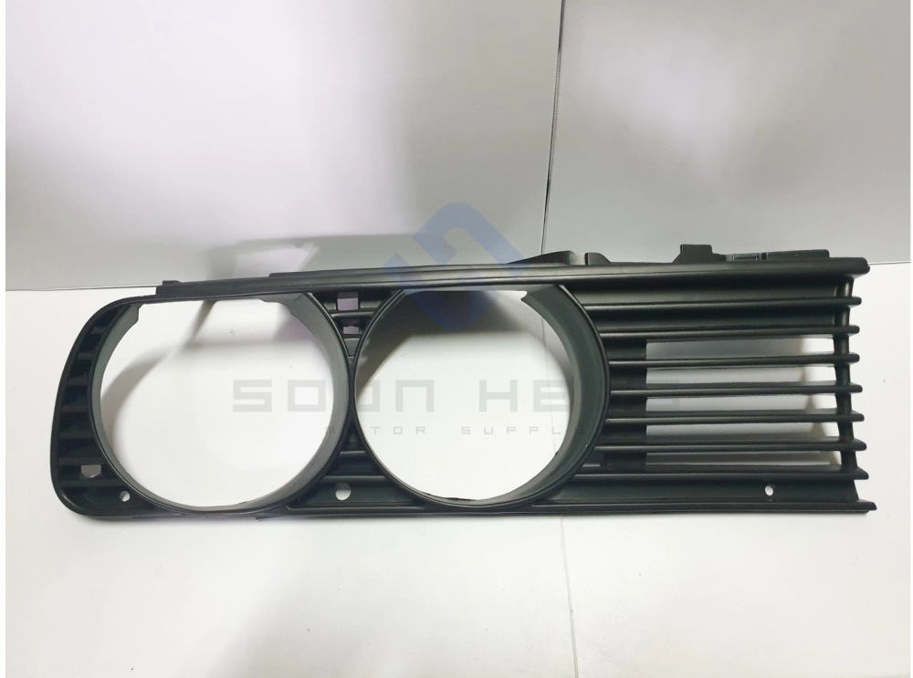 BMW E30 - Front Right Headlamp Grille (UNICAR)
