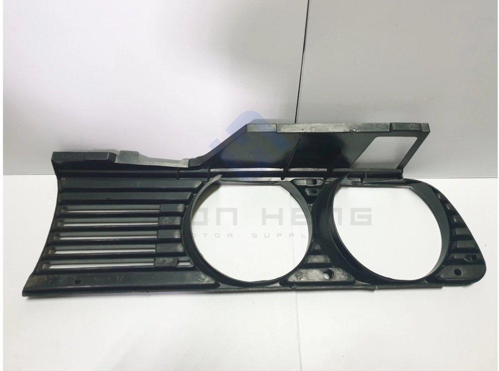 BMW E30 - Front Right Headlamp Grille (UNICAR)