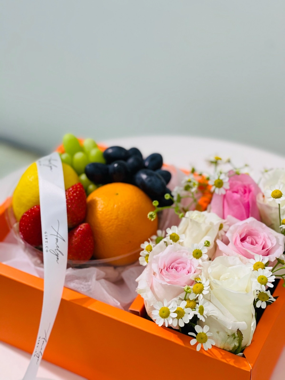 Love is in the Air - Fruits & flowers box (2 days order)