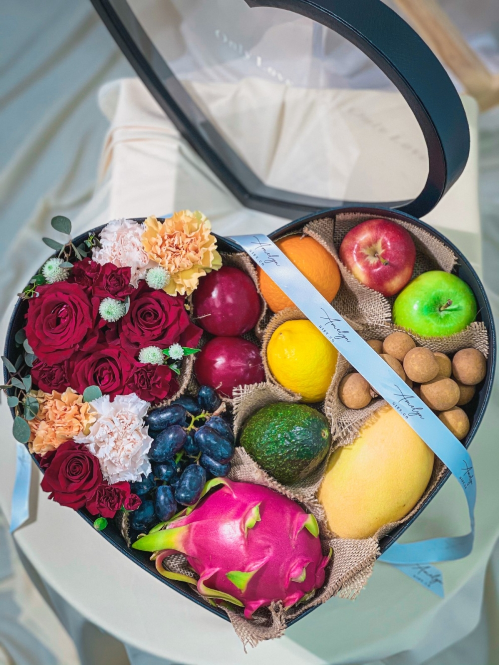 Everything about Love - Fruits & Flowers Box