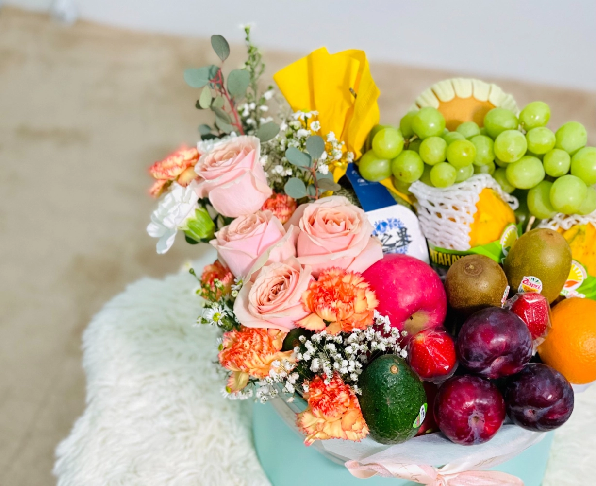 Premium Congratulations Fruits Box 