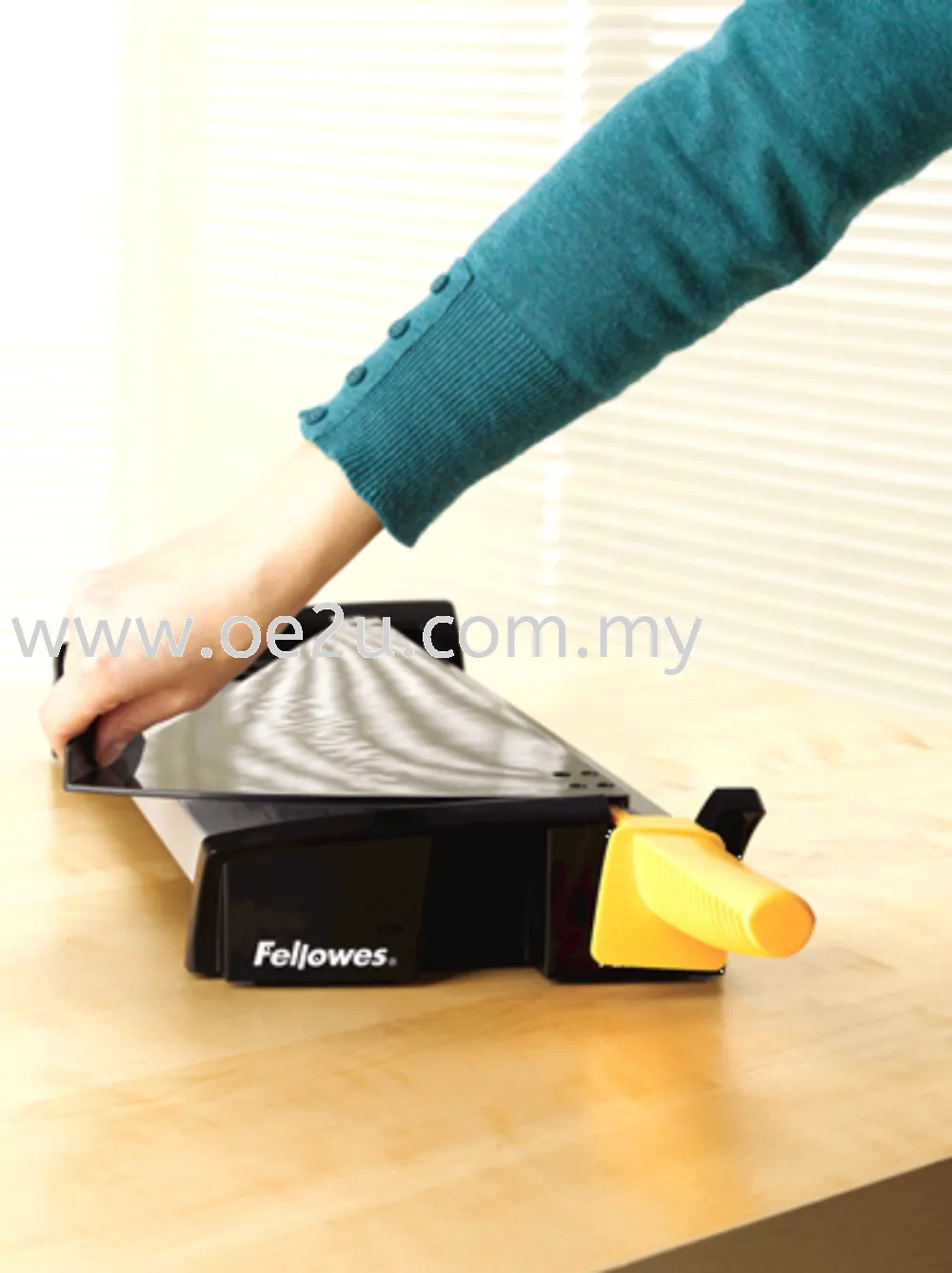 Fellowes Fusion A4 Guillotines (Cutting Length: 320mm / Cutting Capacity: 10 sheets)