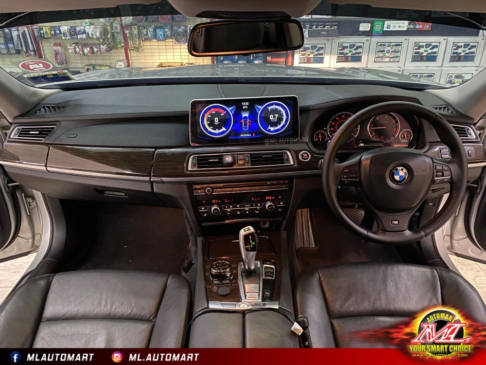 BMW 7 Series F01 Android Monitor (12.3")