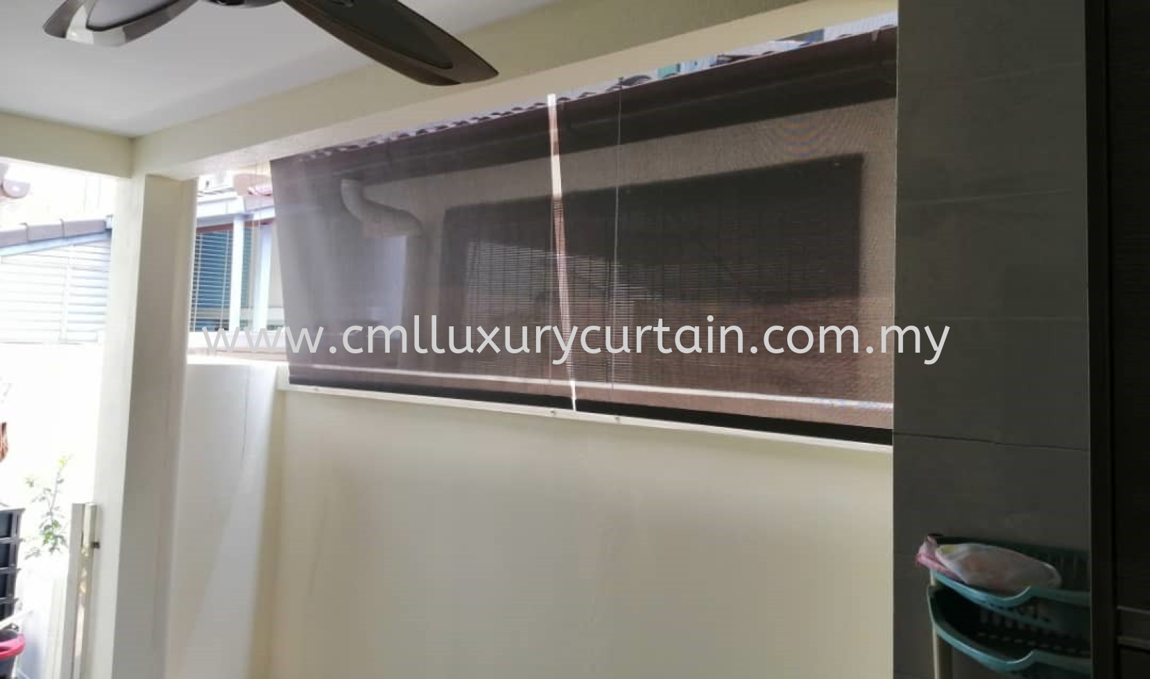 sunscreen-slanting-outdoor-roller-blind