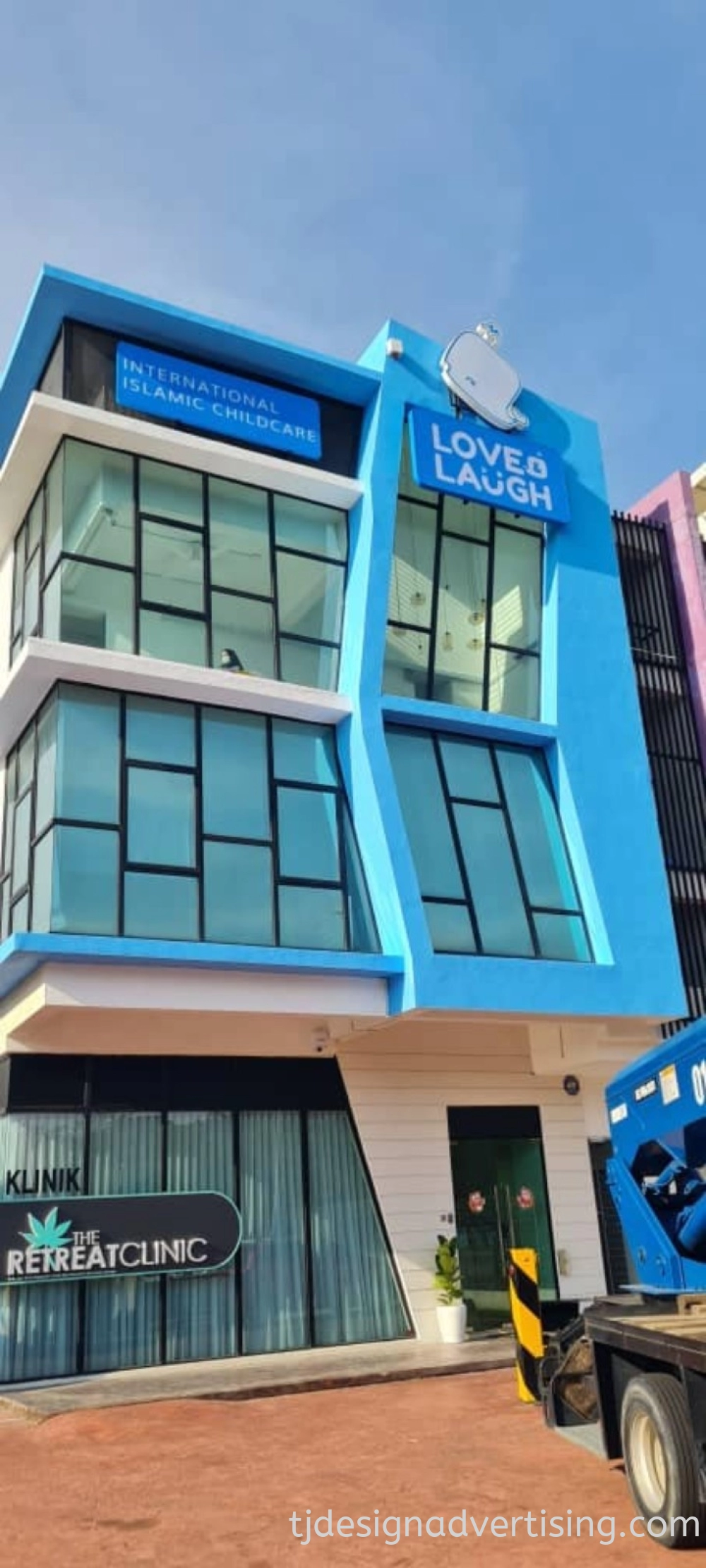 BUILDING & COMMERCIAL SIGNAGE - LOVE LAUGH