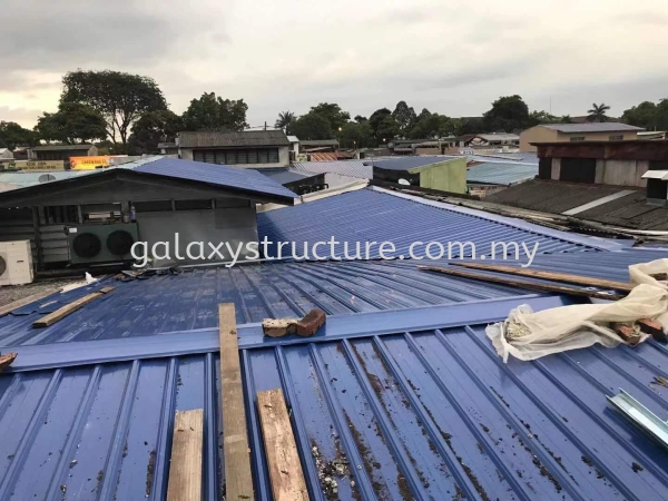 Labour dismantle old roofing and install new metal deck roofing @ Jalan Selampit 21, Kaw.3 Taman Klang Jaya, 41200 Klang Selangor. Awning  Repairing Work Selangor, Malaysia, Kuala Lumpur (KL), Shah Alam Supplier, Suppliers, Supply, Supplies | GALAXY STRUCTURE & ENGINEERING SDN BHD